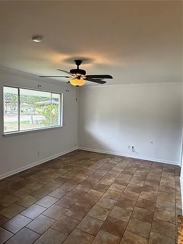 407 E Illinois Ave — Photo 3