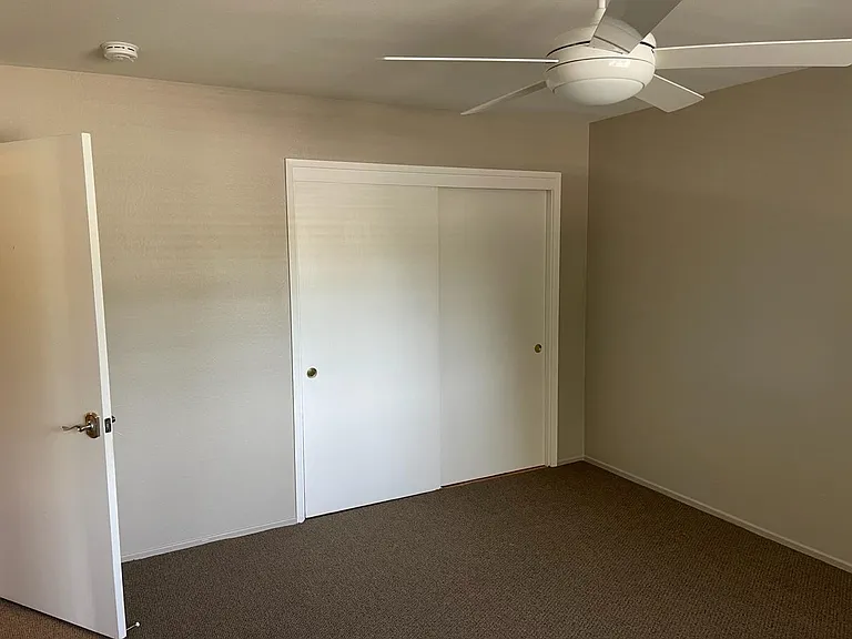 560 University Dr #7 — Photo 8