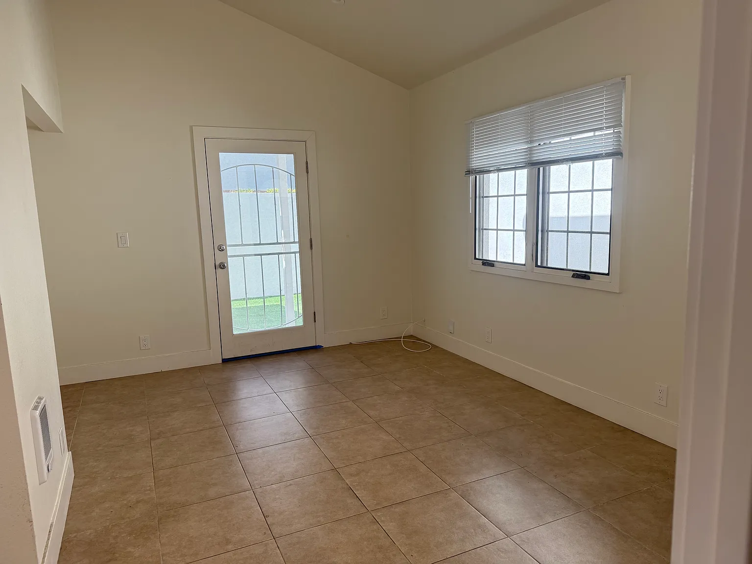 1168 College Ave — Photo 4