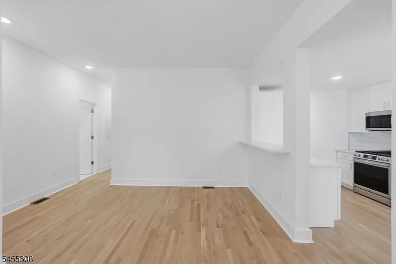 2 bed, 1.5 bath, 1289 sqft, $3,495 — Photo 4