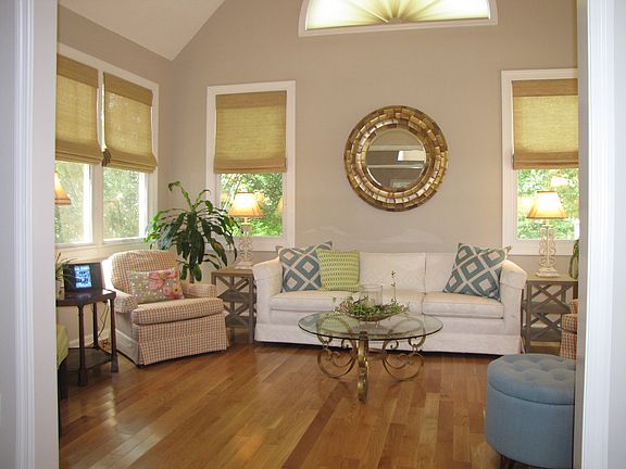 4th image of 745 Hirst Cir