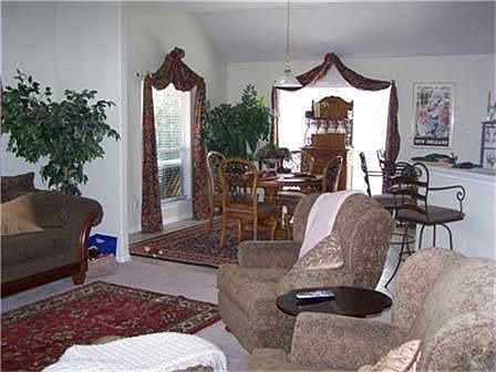 2nd image of 1085 Gladstone Dr