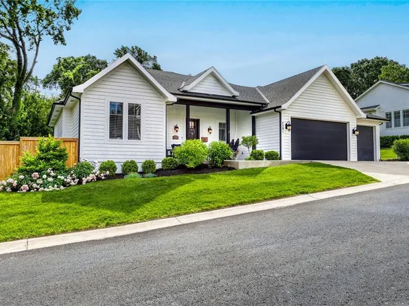 7501 Chadwick Ct, Prairie Village, KS 66208