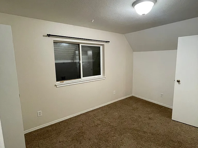 411 E Ermina Ave #B — Photo 10
