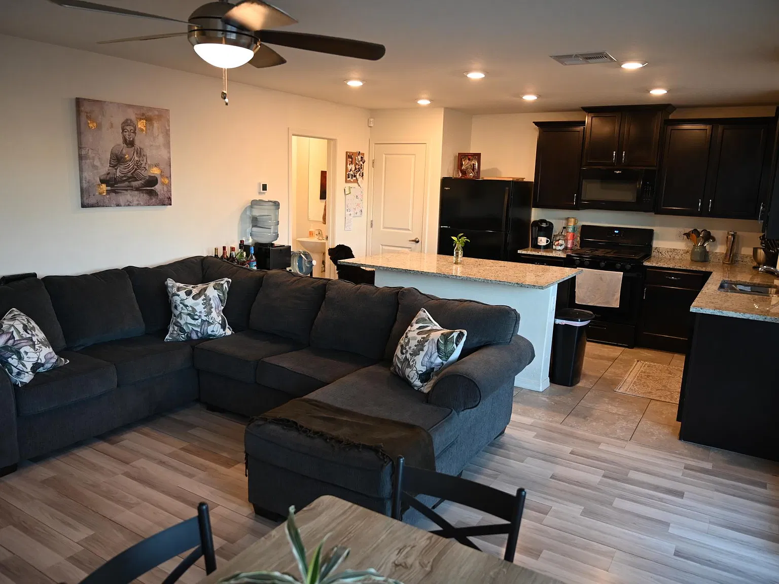 3 bed, 2.5 bath, 1415 sqft, $2,000 — Photo 3