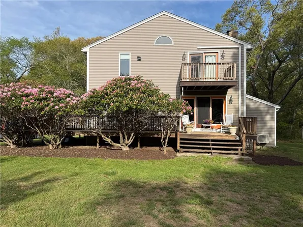 27 Sunset Hill Ave, Prudence Island, RI 02872