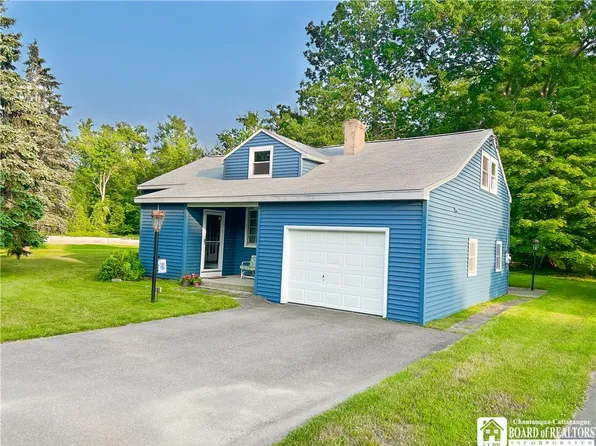 5613 Greenwood Dr, Fredonia, NY 14063