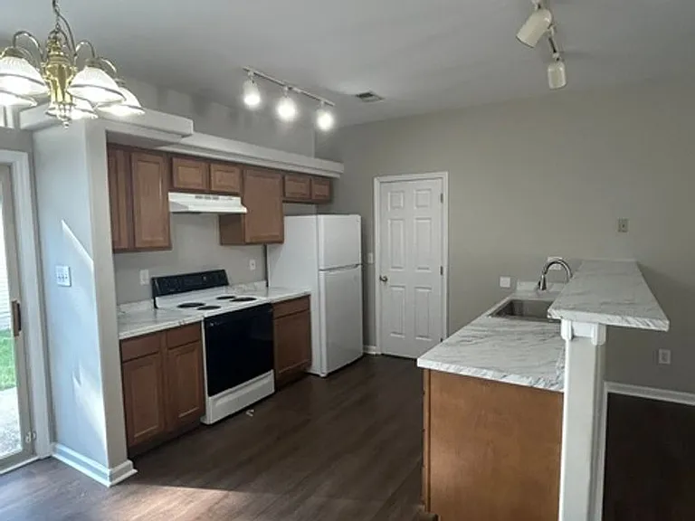 2741 Jacquelyn Ln — Photo 7