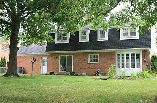 2nd image of 2042 Chaucer Dr