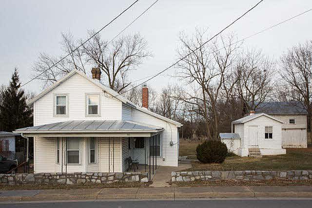 1st image of 261 E Lee St