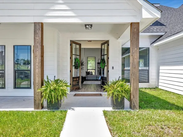 321 Rustic Pines Dr, Lufkin, TX 75904