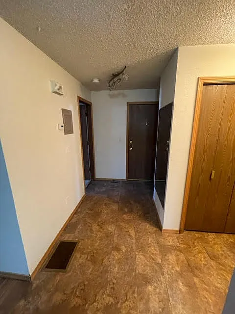 2100 Minerva Way — Photo 3