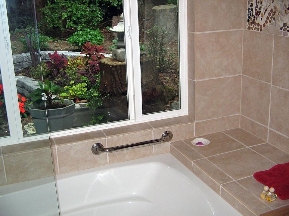 Soaking tub with garden view
