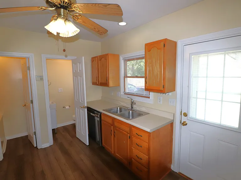 Beautifully Restored Townhouse — Photo 14