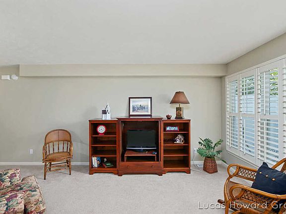 4th image of 3684 Oxford Ct