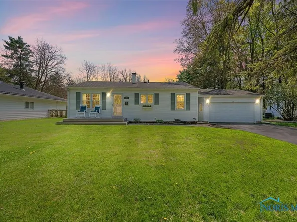 18 S Melody Ln, Waterville, OH 43566