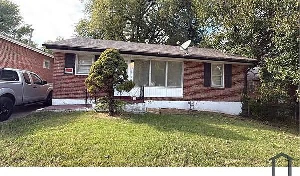 3 bed, $1,200 — Photo 1