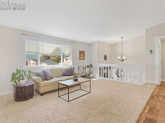 4th image of 5475 Villa Cir