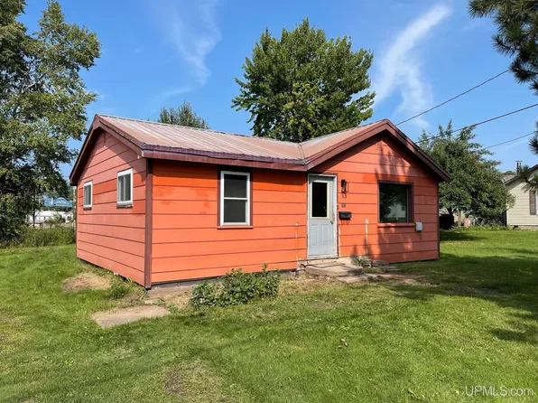 16 Grand Ave, Lanse, MI 49946