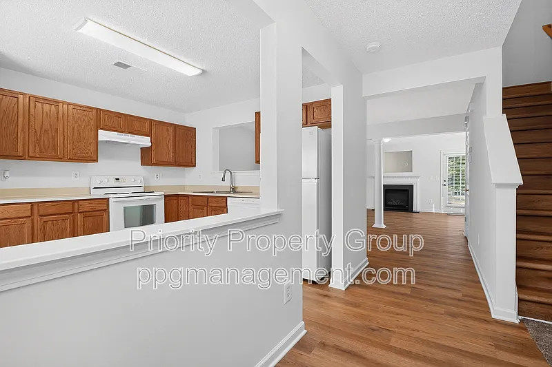 3 bed, 2.5 bath, 1500 sqft, $1,775 — Photo 2