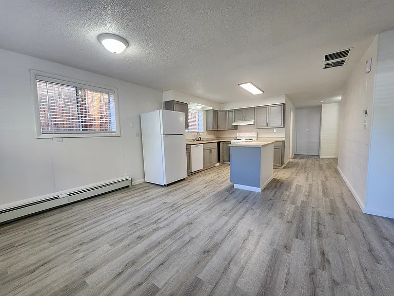 1103 Main St #4 — Photo 6