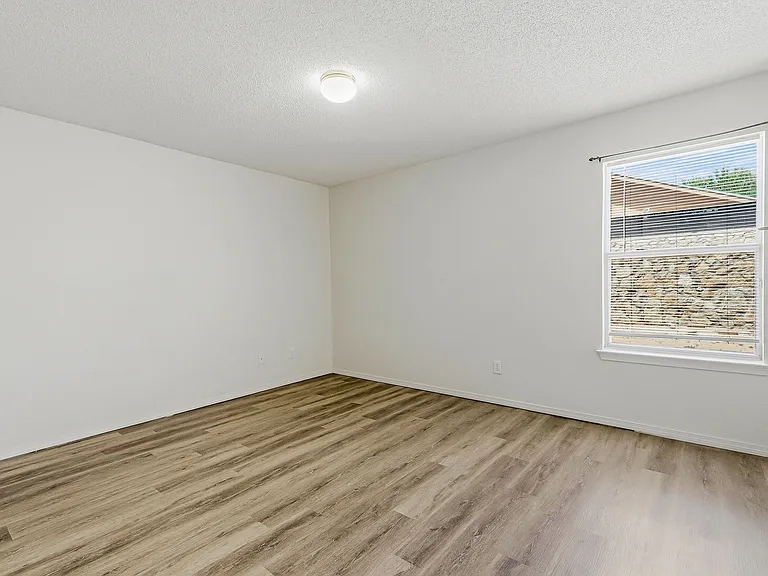 7261 Sachet Cliff Dr — Photo 3
