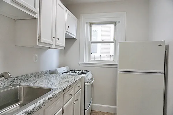 95 Adams St #8 — Photo 4