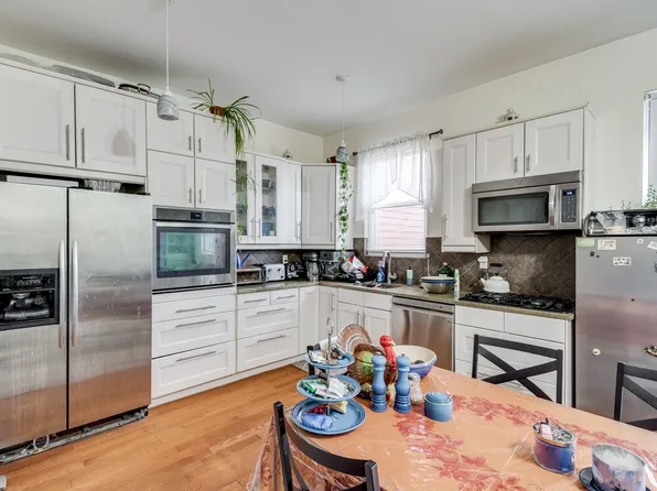 2020 Bleecker Street image 9 of 35