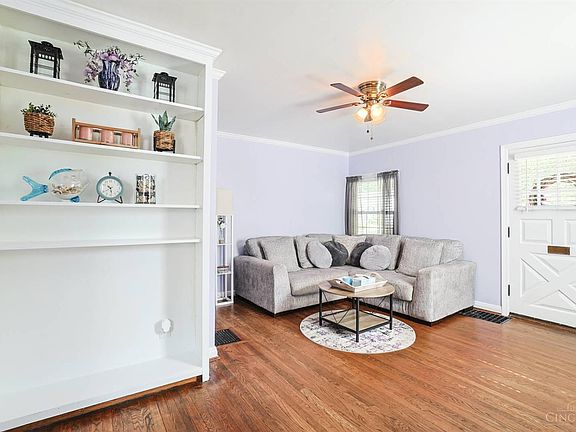 3rd image of 3841 Gardner Ave