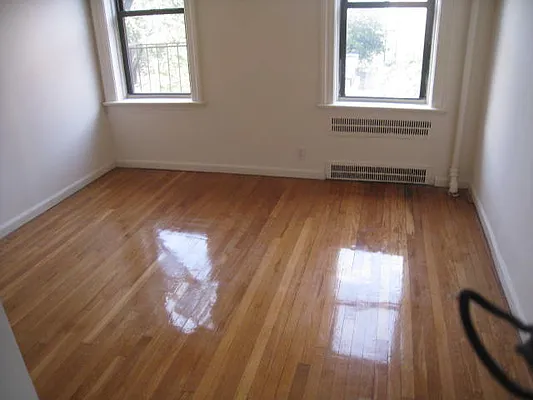 Rented by Alexiou Realty | media 5