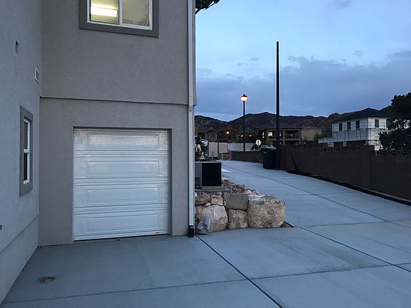 Extra garage 14 x 27