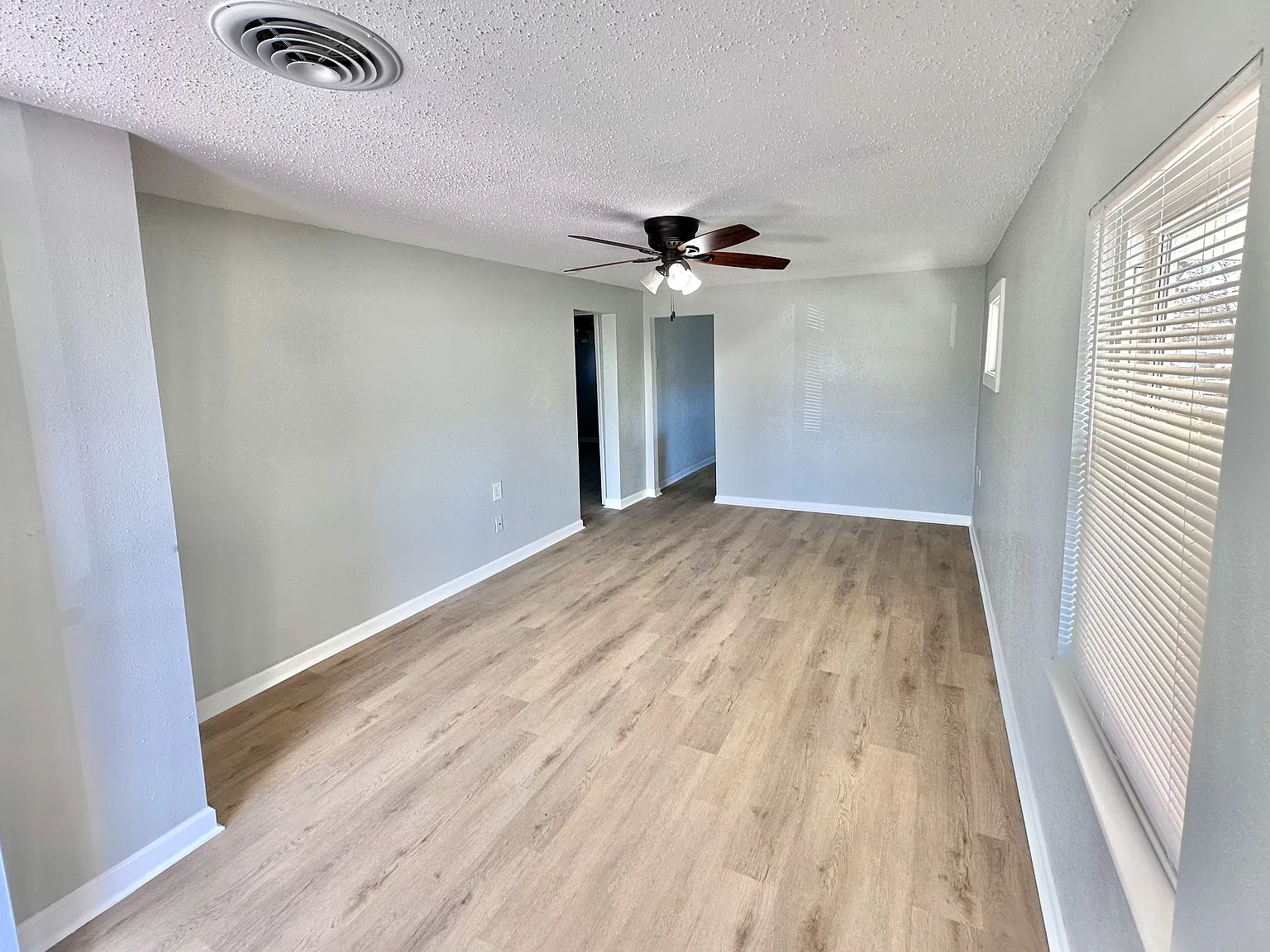 2 bed, 1000 sqft, $1,400 — Photo 3