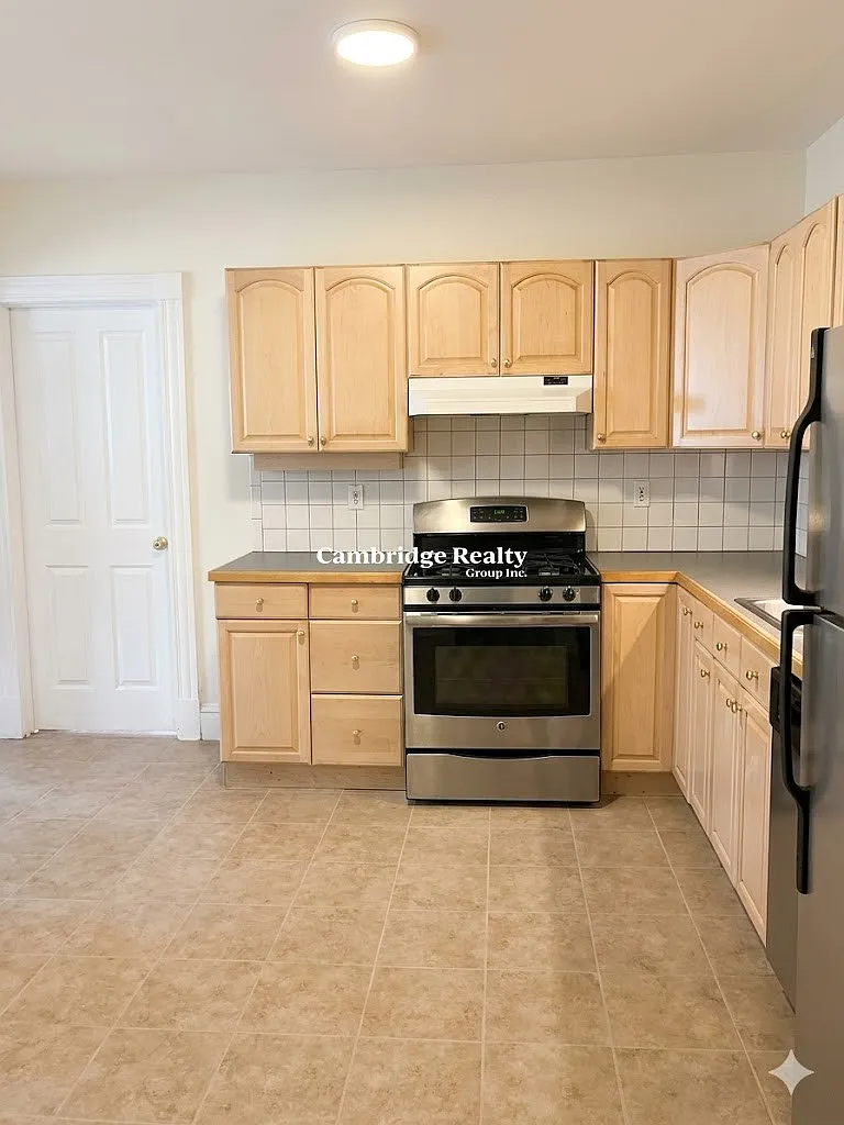 2 bed, 1.0 bath, 875 sqft, $2,975 — Photo 2