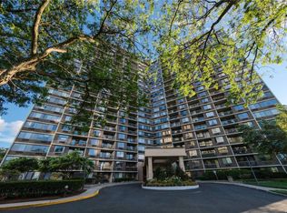 1 Bay Club Dr APT 15D, Bayside, NY 11360