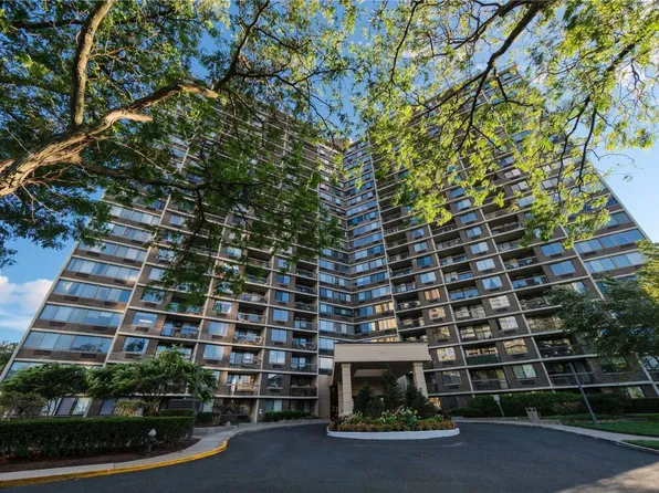 2 Bay Club Dr APT 8W, Flushing, NY 11360