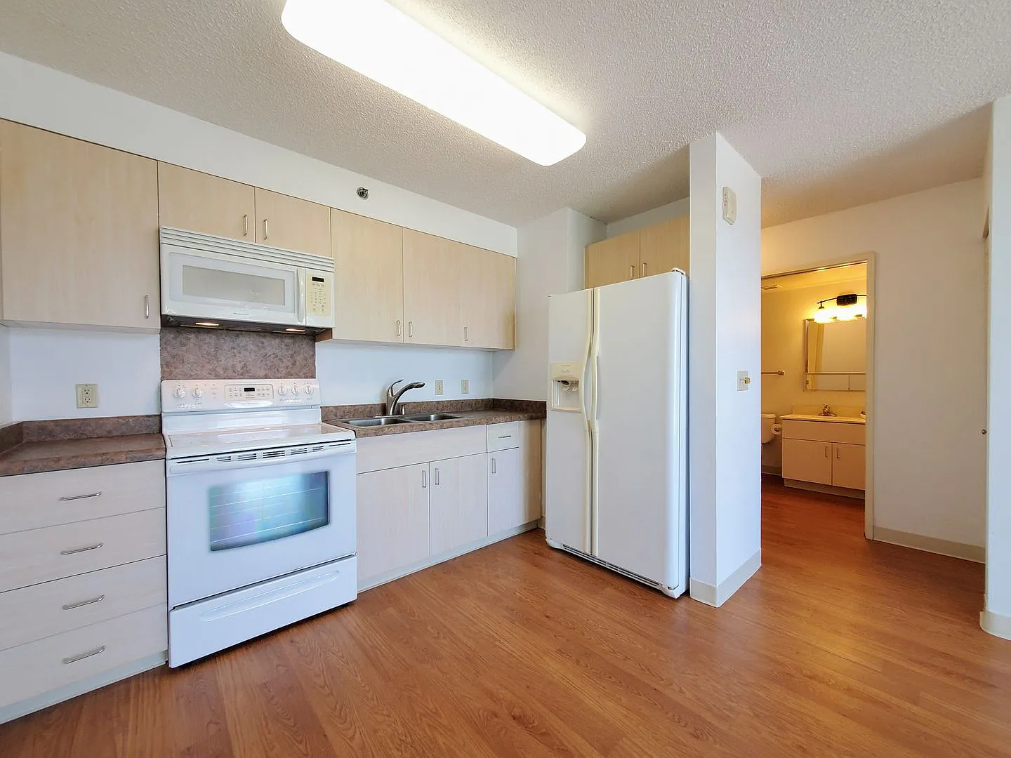 For Rent | A 1 bedroom, 1 bath mid-rise condo at Paiwa Tower at the Plantation Town Apartments in... — Photo 1