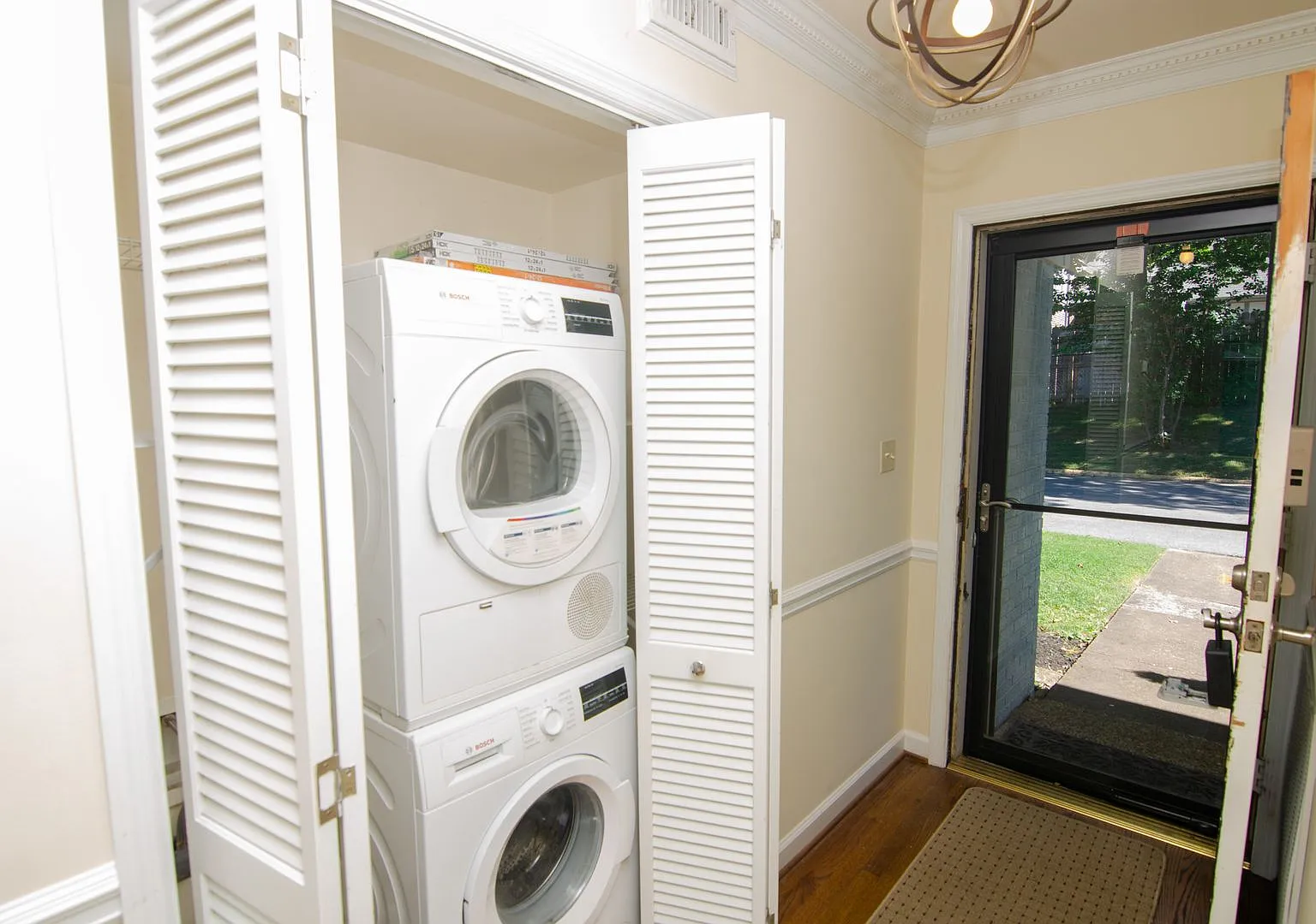 Convenient 2 Bed Green Hills Apartment — Photo 3