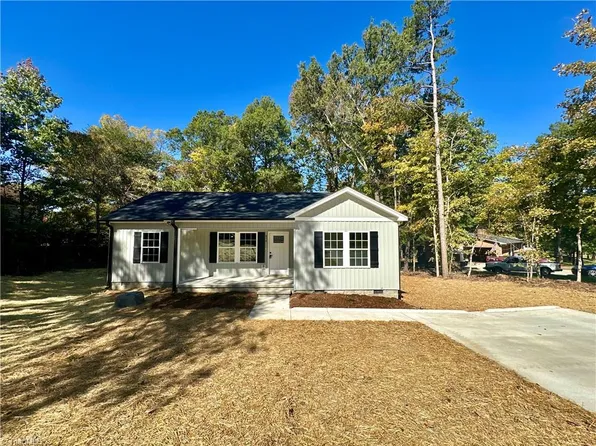 614 Cable St, Thomasville, NC 27360
