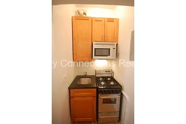 Rented by City Connections Realty | media 48