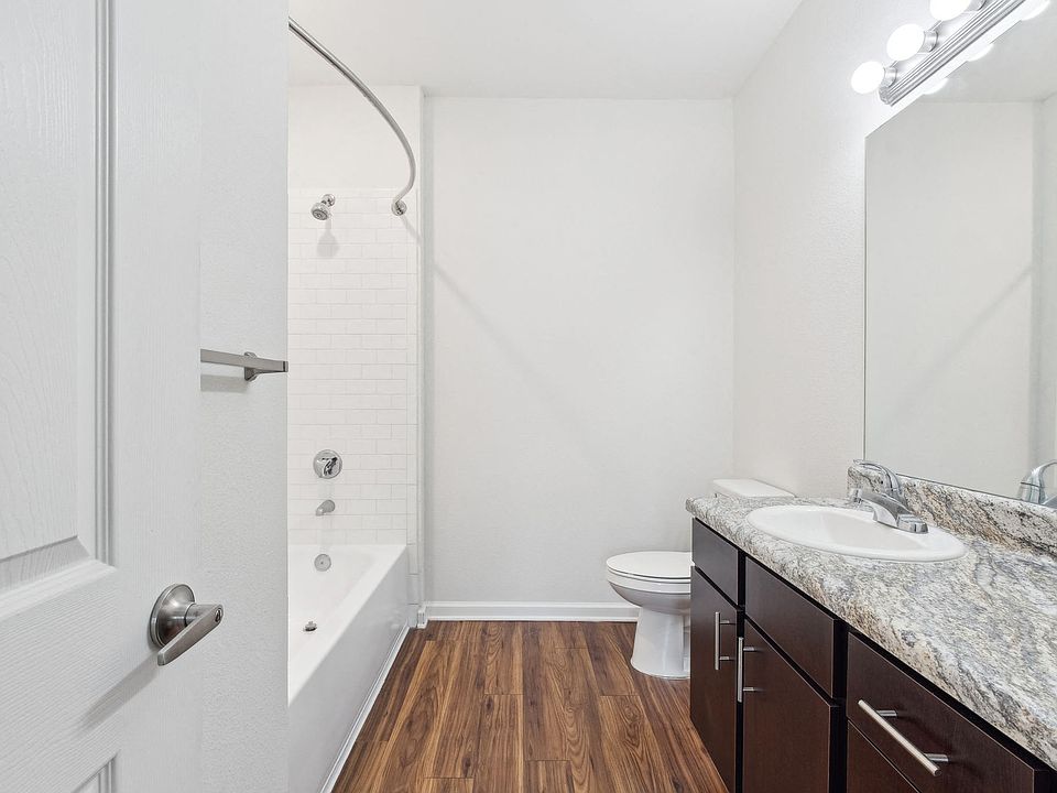 One bedroom bathroom