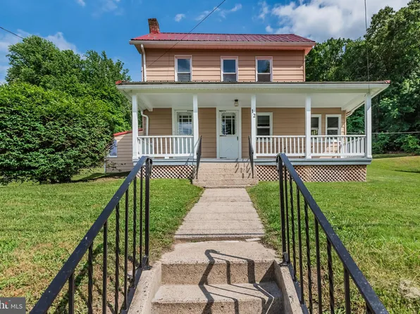 12 Mountain St, Mount Holly Springs, PA 17065