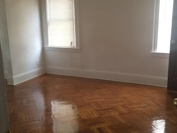 10945 215th St, Queens Village, NY 11429