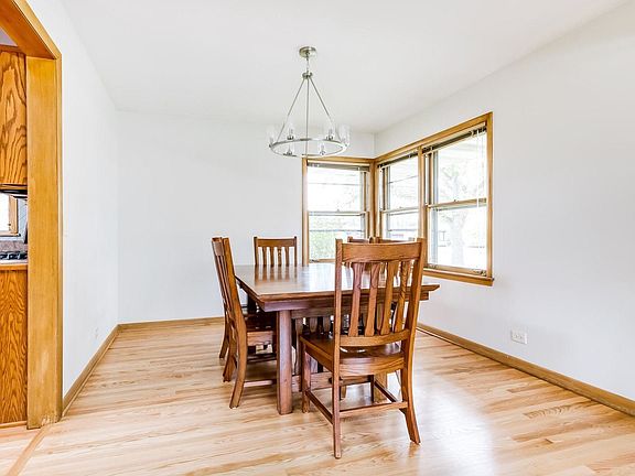 5th image of 669 S Hillcrest Ave
