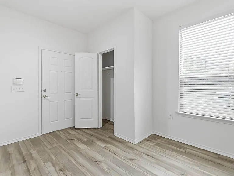 11200 Drumellan St — Photo 7