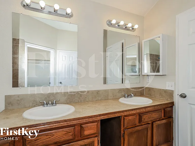 5334 Hazelgrove Dr — Photo 10