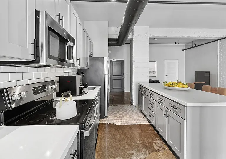 Arrive Broadway Lofts — Photo 29