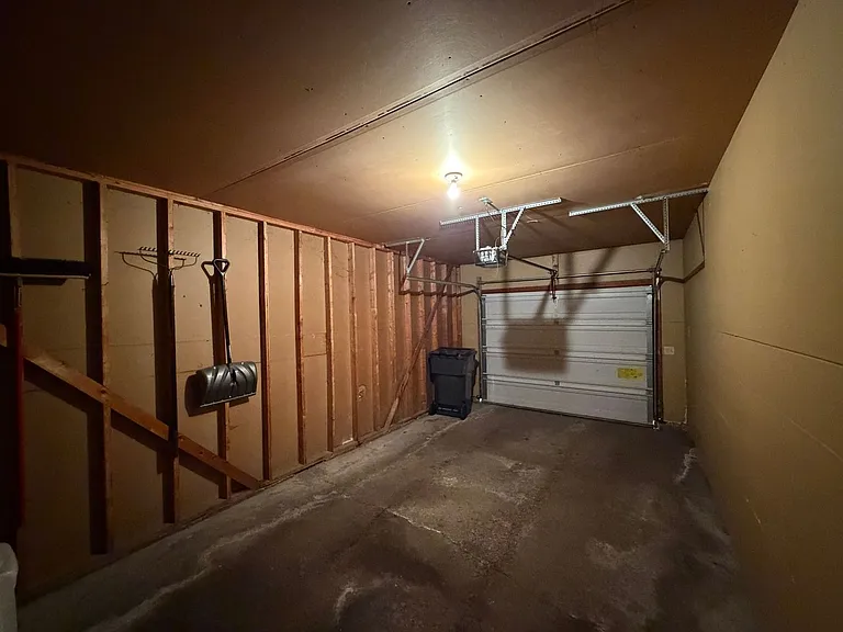 951 Brentwood Dr #B — Photo 10