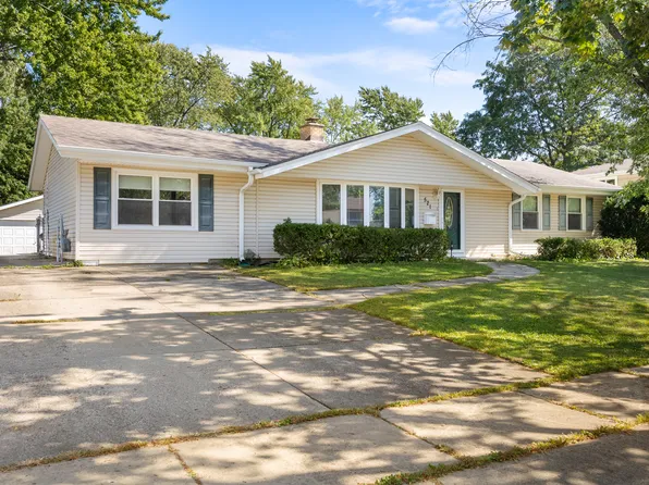 521 Auburn Ln, Schaumburg, IL 60193