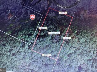 3 Salmon Ln, Berkeley Springs, WV 25411