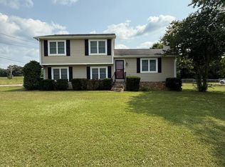 1500 Rockview Cir, Weaver, AL 36277